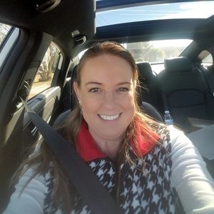 Meet your Posher, Elizabeth